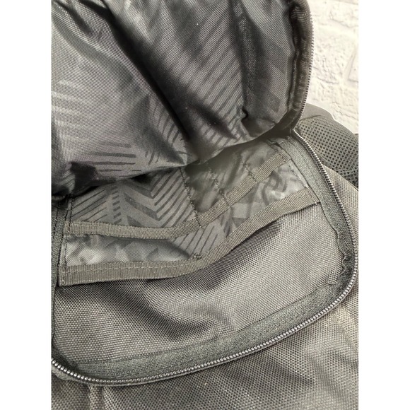 Oakley Enduro 22L 2.0 Backpack Black Laptop School Travel Minimalist Streetwear - Picture 7 of 9